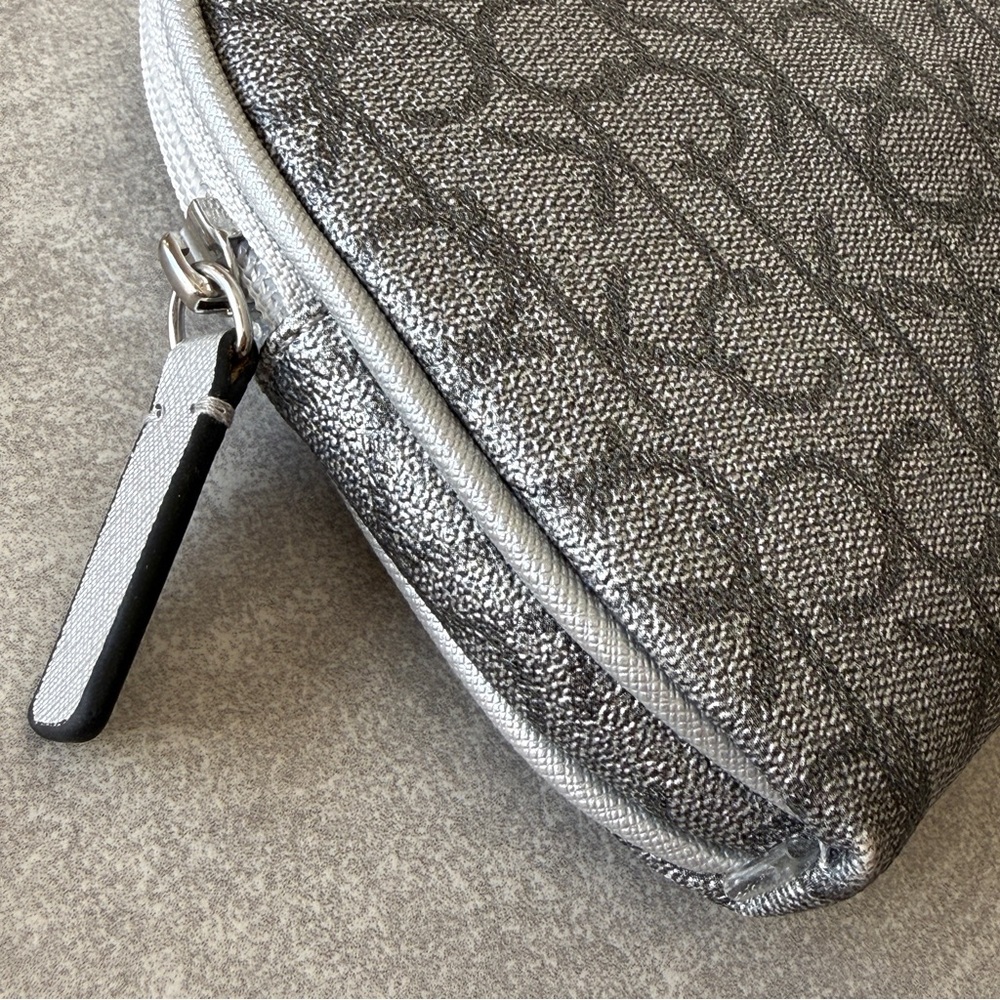 NWOT CK CALVIN KLEIN Logo Makeup Bag Cosmetic Pouch - Picture 2 of 12